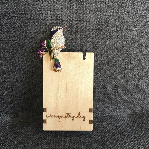 Fashion Rhinestone Hummingbird Brooch, Sparkly, Bling, Gold, Blue - Picture 6 of 17